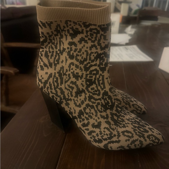 VINCE CAMUTO Setillen Boots size 9.5 new - Picture 7 of 7